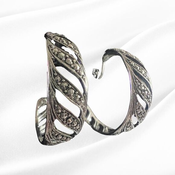 Rare Vintage Timeless Style Clip Hoops - Antique-like Silver Tone Earrings - NIB - Picture 2 of 5